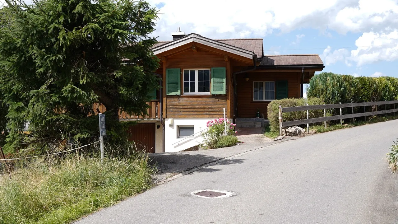 Fassade und Gebäudedetail von Chalet Sylvestre in Adelboden