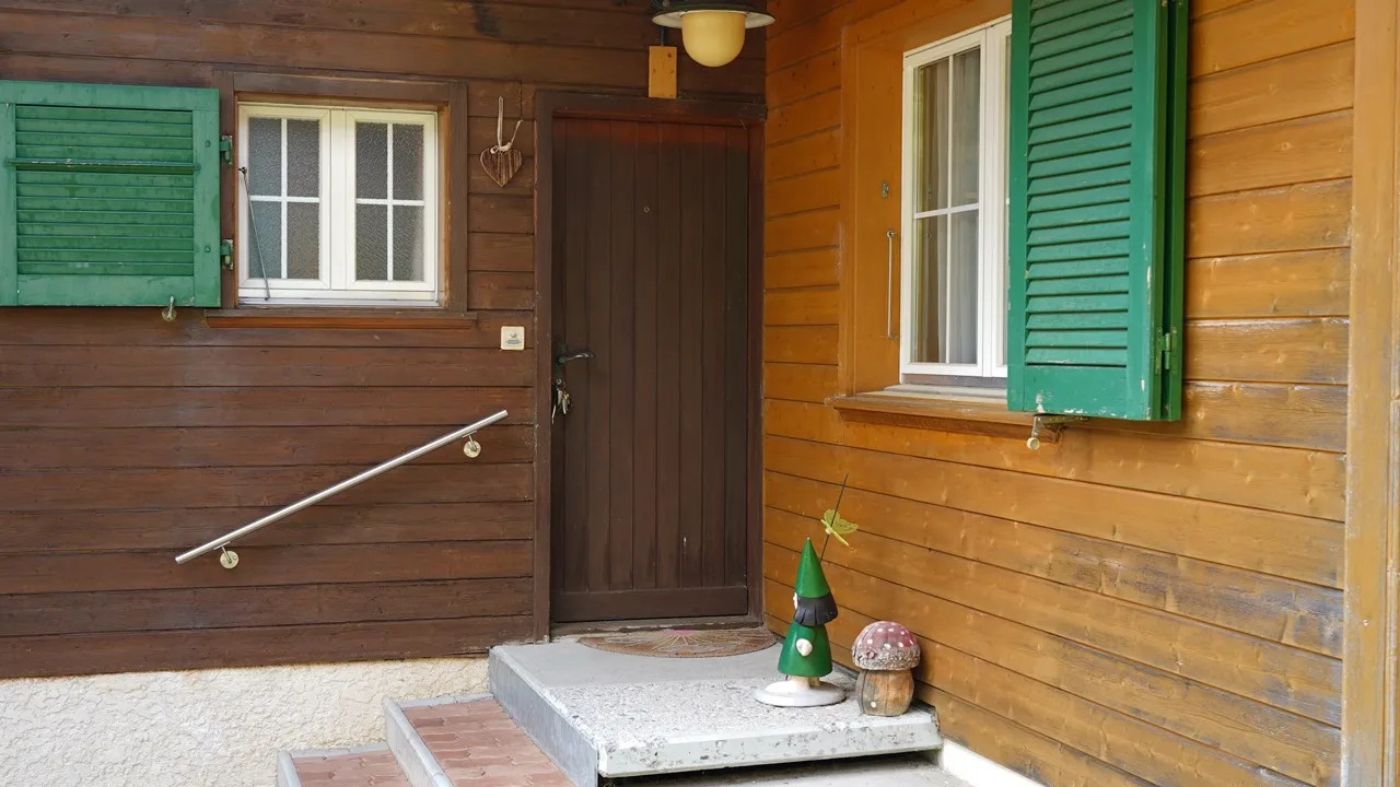 Fassade und Gebäudedetail von Chalet Sylvestre in Adelboden