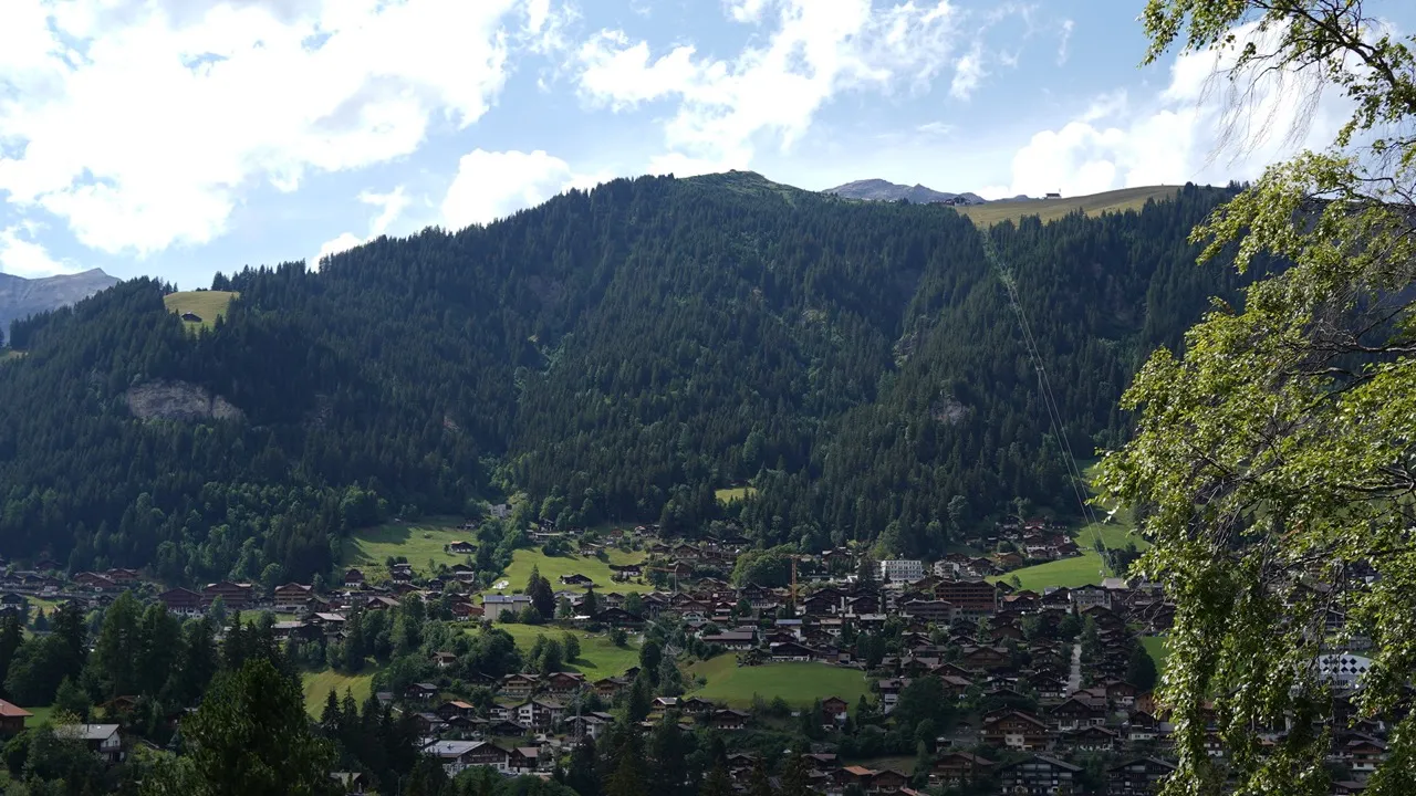 Blick von Chalet Sylvestre auf die Adelbodner Berglandschaft